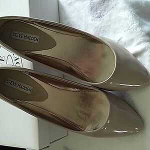 Steve Madden Ibiza Flats in Taupe Size 10